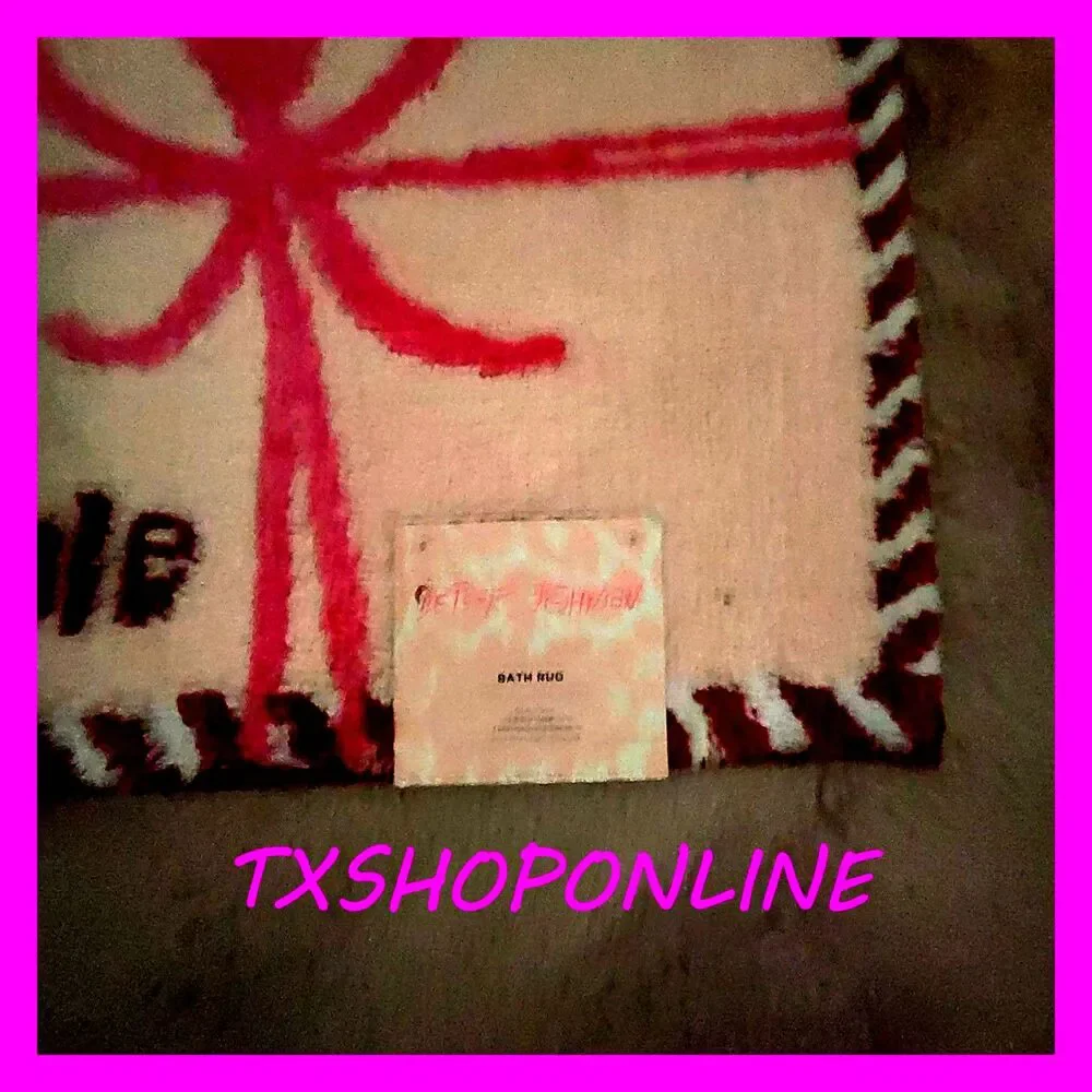 💗🎁Betsey Johnson Pink bath rug🎁💗